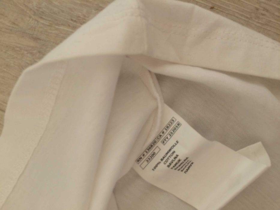 Нова бяла тениска Карра.