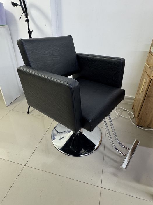 Парикмахерское кресло,удобное