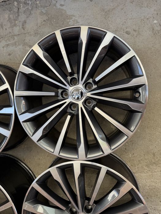 Jante Originale Skoda Superb Octavia 3V Phoenix 5x112 R19 8J ET44 Diamond Cut – Laurin & Klement
