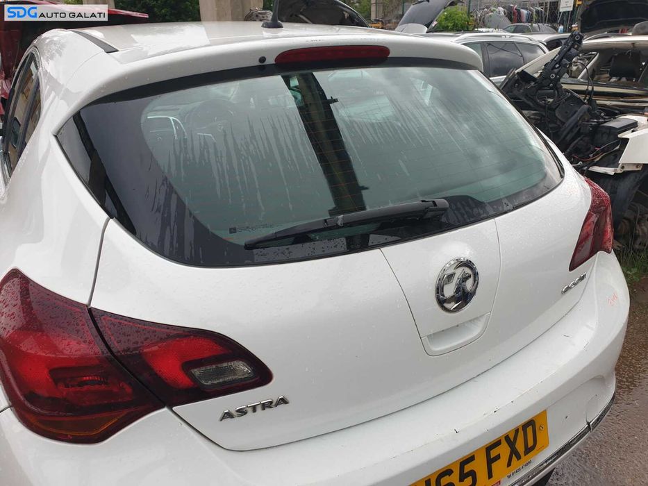 Hayon Haion Portbagaj Dezechipat cu Luneta Geam Sticla Opel Astra J Facelift Hatchback 2009 - 2016 Culoare Z40R [C7319] [C7318]