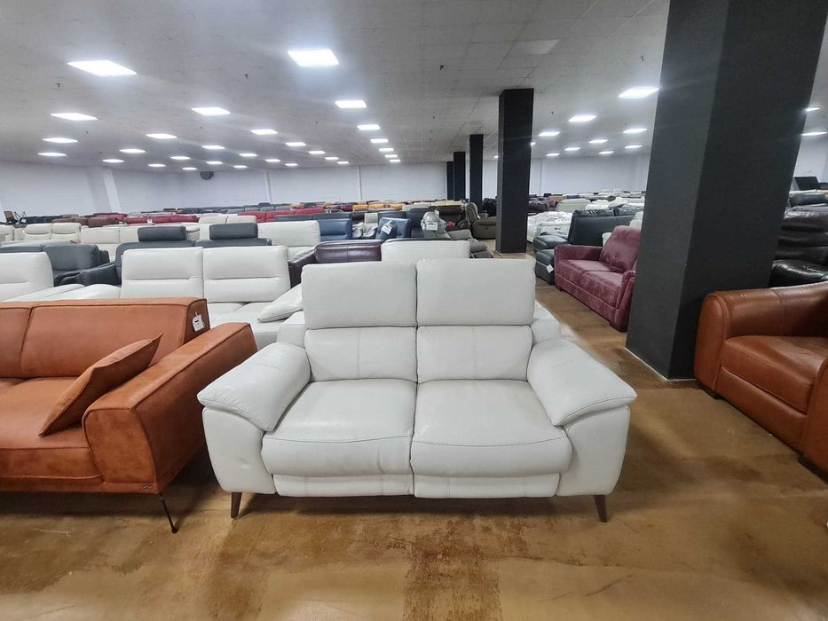 Светло сив кремав кожен диван двойка с ел релакс механизъм