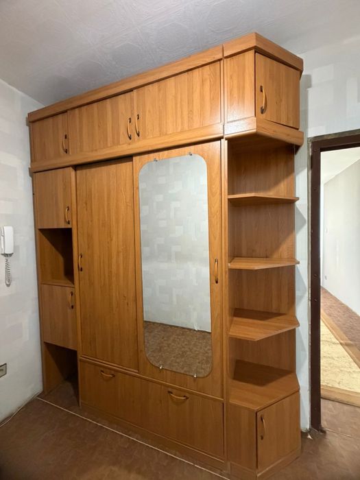 Продам шкаф в прихожей