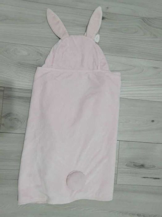 Prosop de baie pufos tip pătură roz model iepuras pentru copii