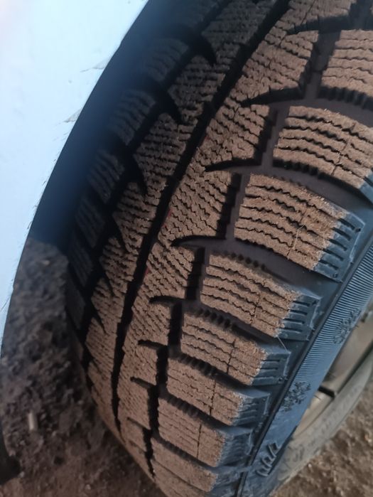 Продам зимние шины с дисками