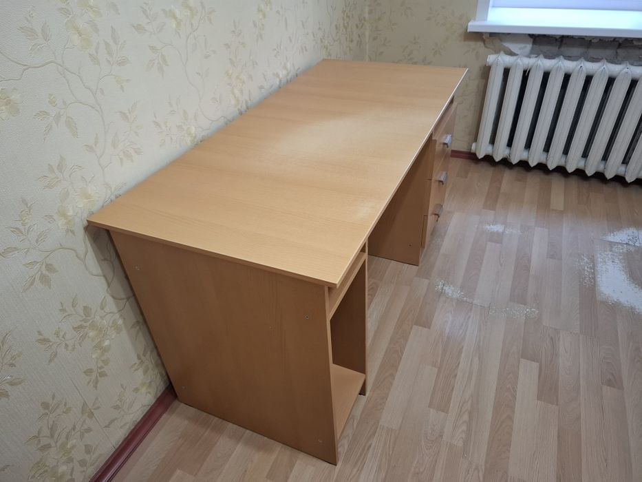 Продам стол б/у в хорошем состоянии