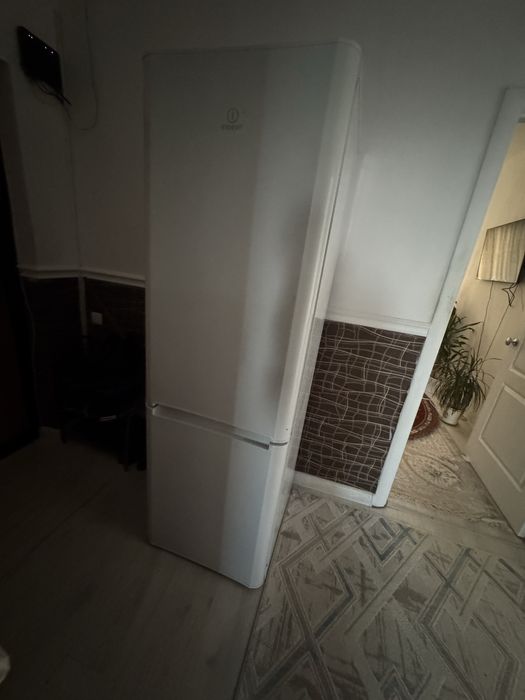 Холодильник Indesit