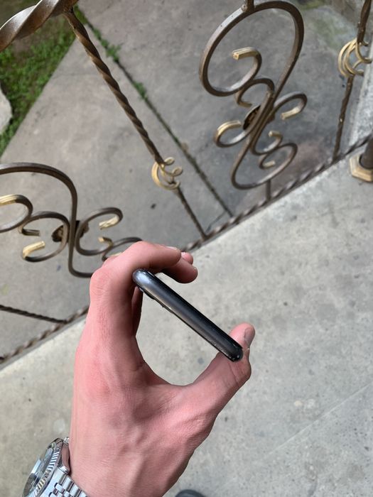 iPhone 11 64Gb 77% Srocno