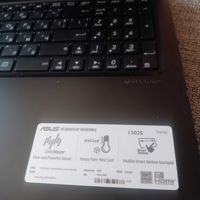 Лаптоп Asus във перфектно състояние