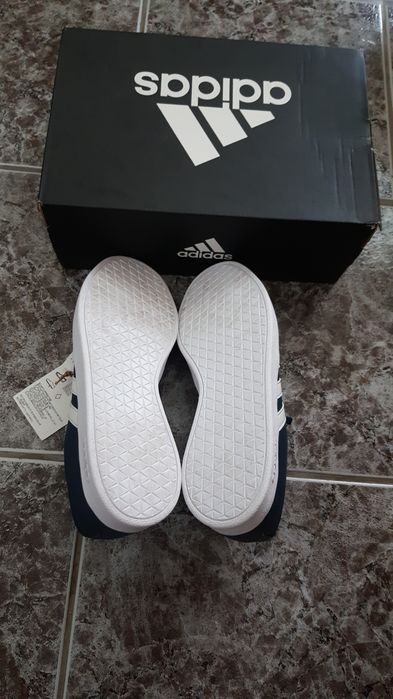 Маратонки Adidas и Puma