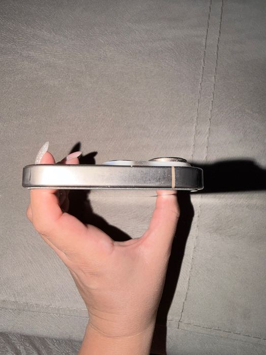 Продавам iPhone 16 Pro Gold – 128 GB