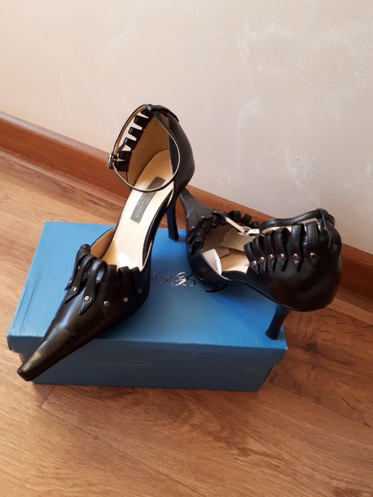 Продам босоножки