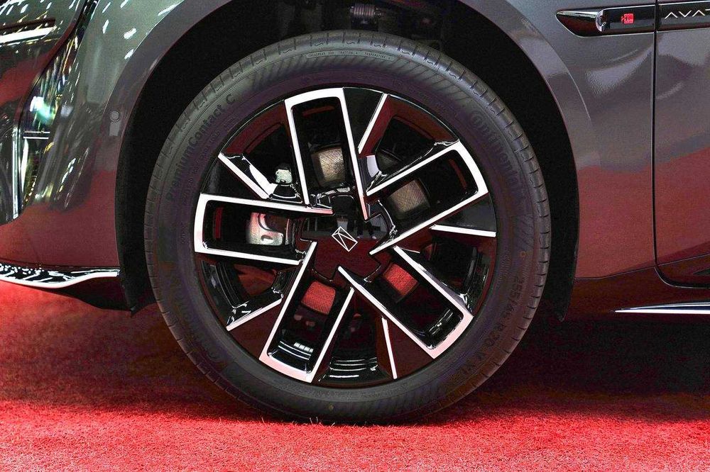 AVATR 06 MAX REEV (Obsidian Grey)