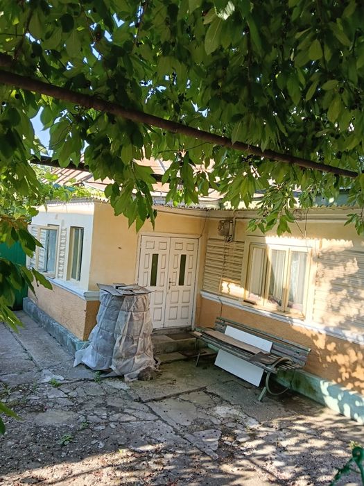 Casa cu teren  de vanzare