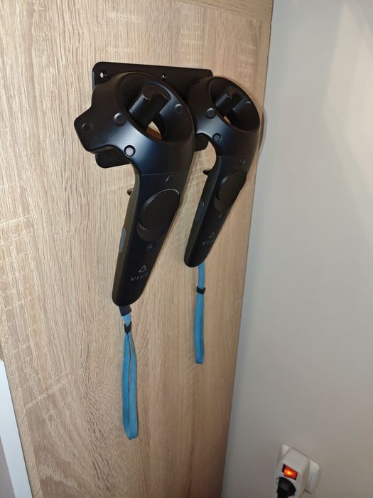 HTC VIVE PRO очила за виртуална реалност