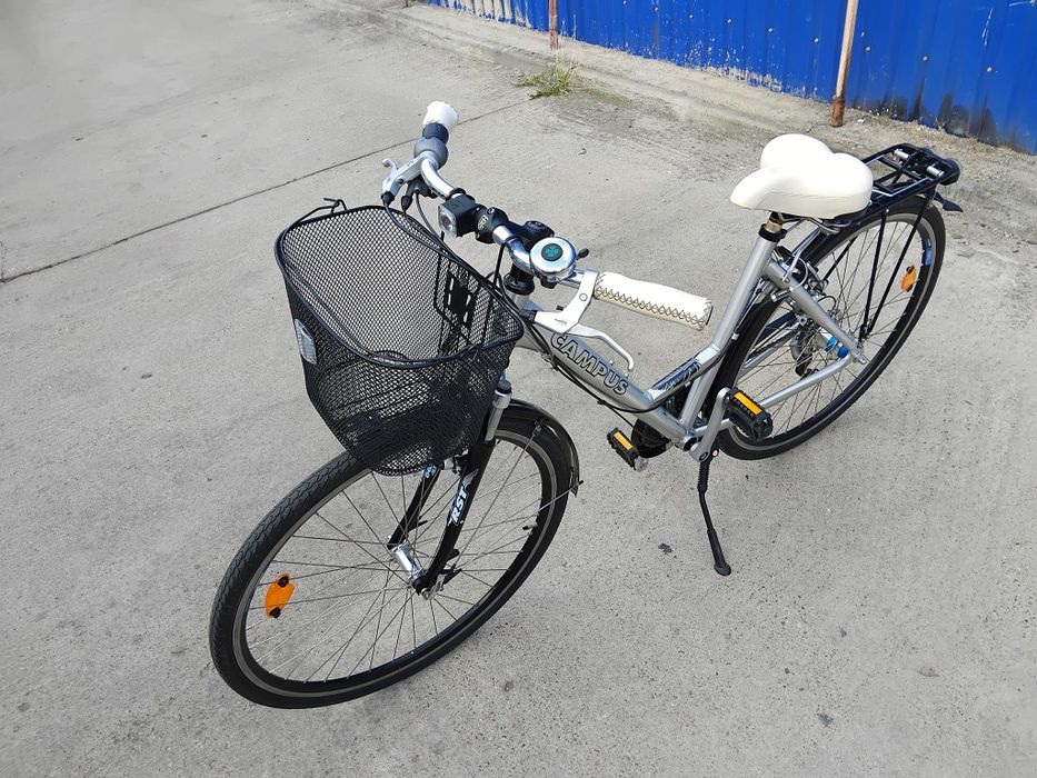 Vând bicicleta din aluminiu pentru damă