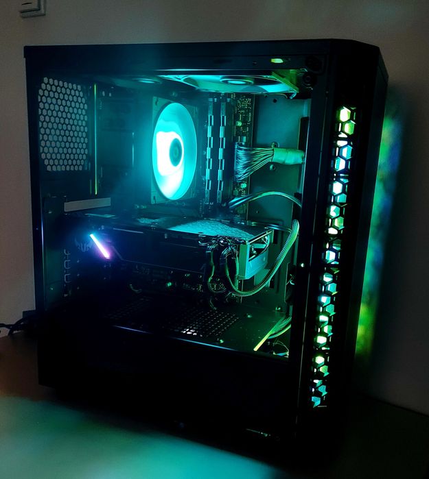 Sistem PC Gaming Calculator Intel i7 9700k RX 5700xt 16GB SSD 1TB