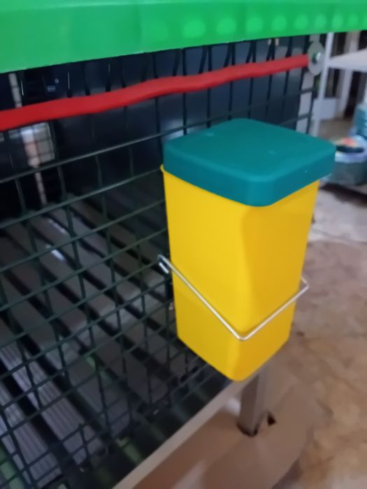 Пойлки и хранилки за зайци