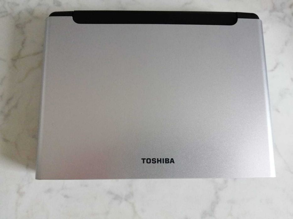 Mini DVD player Toshiba, ideal pentru călătorii