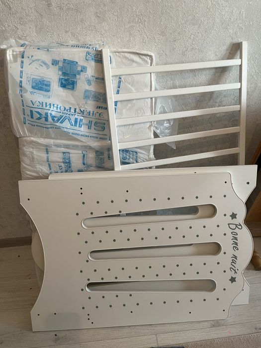 Продамкровать манеж