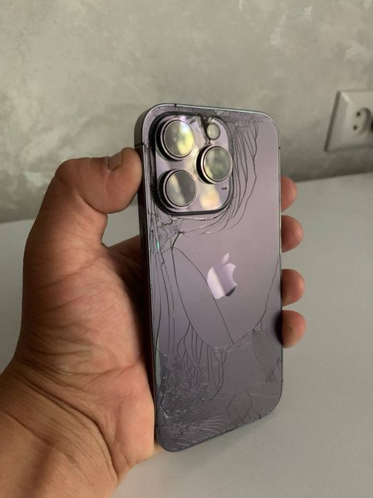 Iphone 14 pro в среднем состоянии