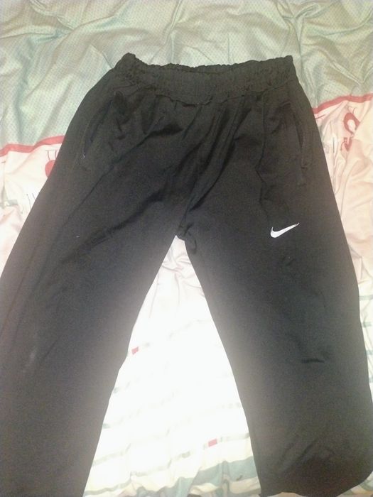 Vând pantaloni nike