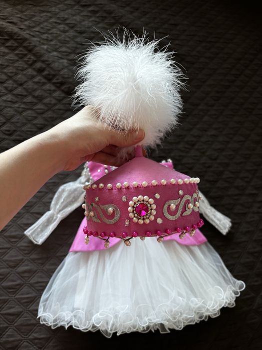 Тақия, жакет, көйлек