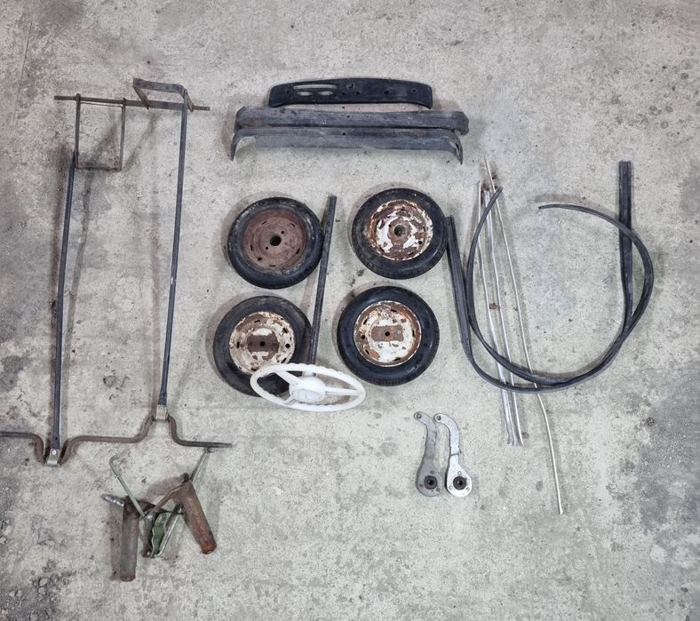 Педальная машинка