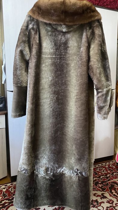 Продам натуральную мутоновую шубу