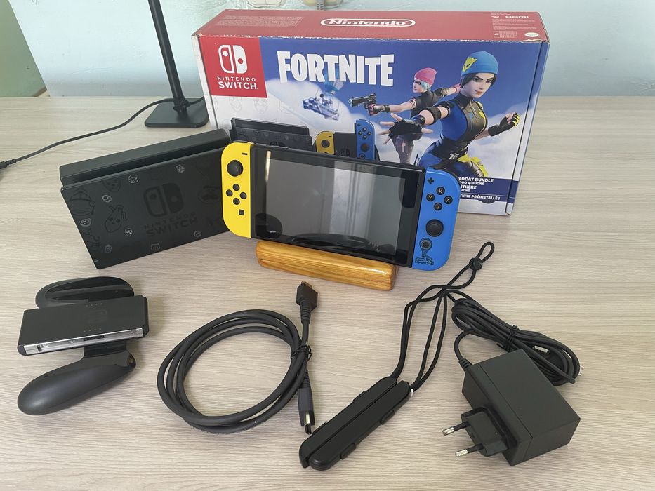 Продам портативку Nintendo Switch oled