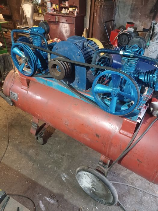 Compresor, butelia de 300 litri, 2 capuri pe același motor, 5,5,kw,380
