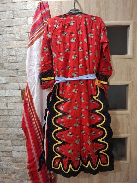 Автентична родопска носия