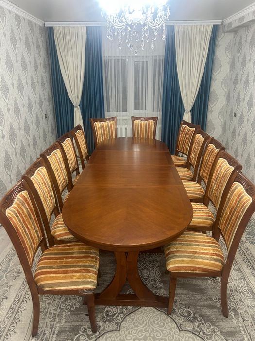 Стол и стулья в отличном состоянии