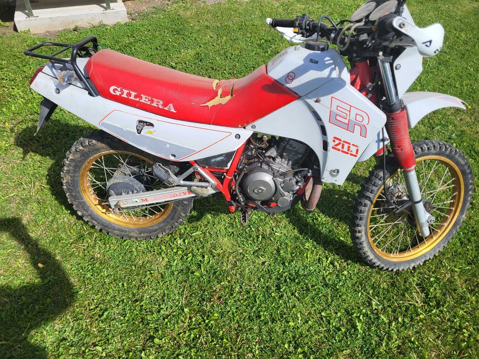Продавам Gilera Er 200