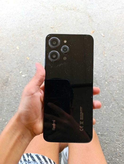 Redmi 12,256 гб/8гб оперативки
