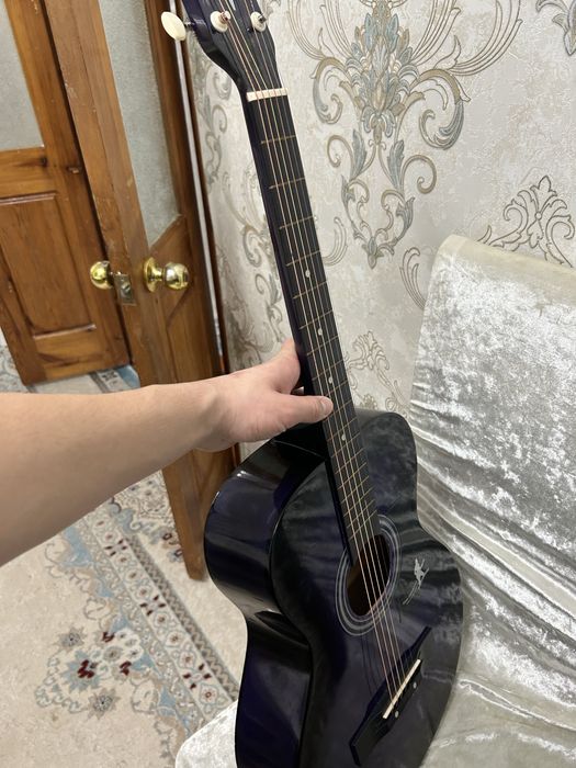 Гитара хорошие состоение почти новыи