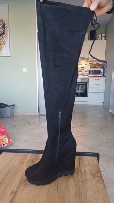 Дамски чизми над коляното