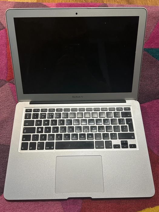 MacBook Air 13” Mid 2013 | i5 | 4GB RAM | 120GB SSD | Работи отлично