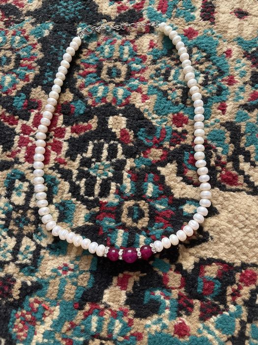 Жемчужное ожерелье с декоративными вставками