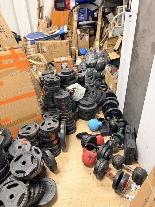 Discuri gantere si haltere noi greutati 1,25 kg-2,5 kg-5 kg-10 kg-15 kg diametru gaura 26 mm-30 mm-50 mm. Pret 5 lei kg. Minim 50 kg. Noi