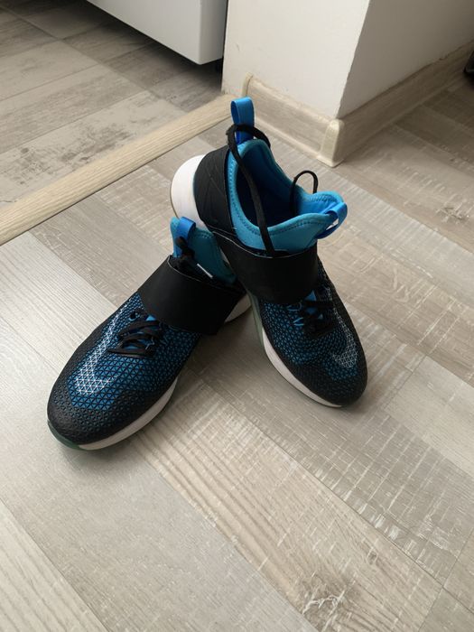 Adidasi Nike zoom 39
