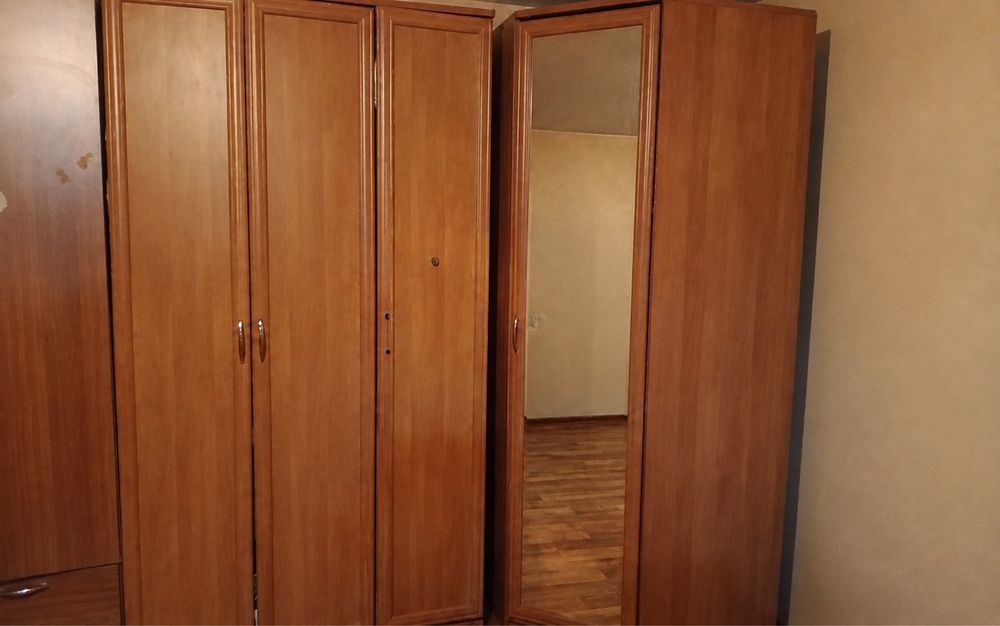 угловой шкаф с зеркалом