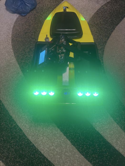 Vand  Navomodel sau barcuta de pescuit cu pilot automat robo