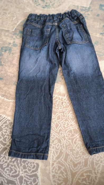 Продам детские джинсы 4-6 лет
