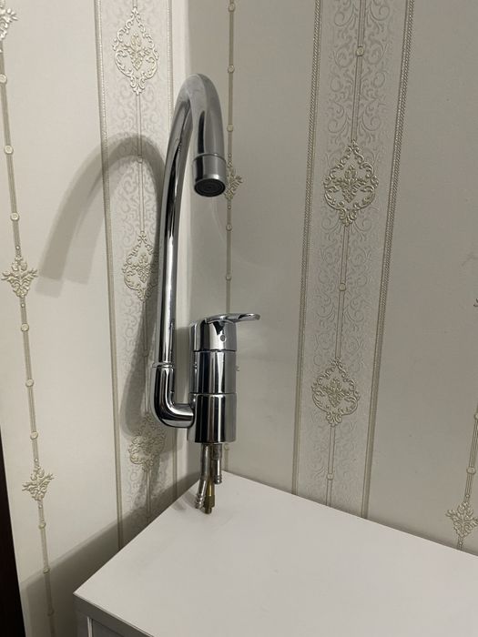 Продам смеситель на кухню  фирмы CROHE.