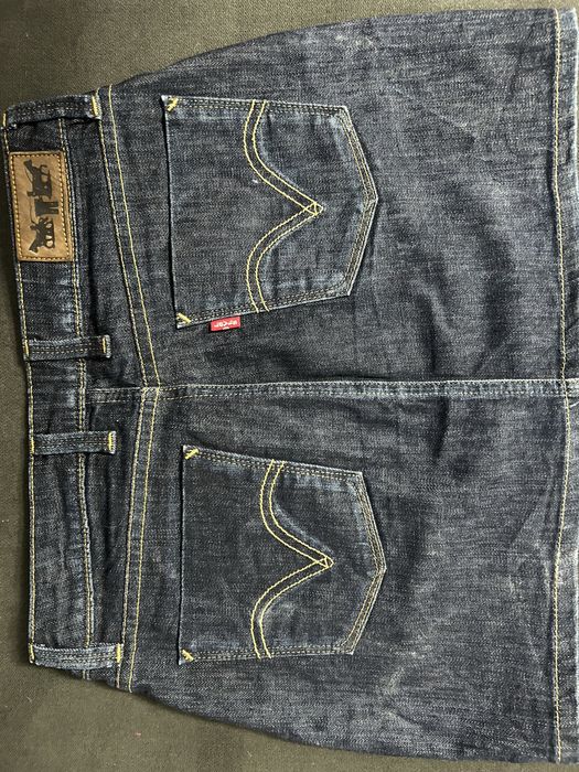 Fusta Levi’s noua nepurtata