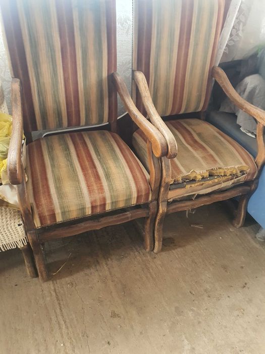 Vand 2 scaune vintage cu brate