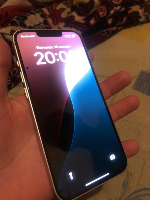 Продам айфон 13.