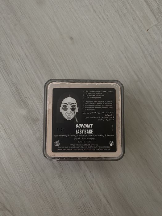 Pudra Huda Beauty nuanta Cupcake