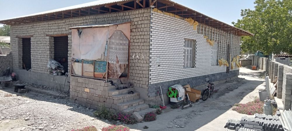 Уй сотилади лакатся яхши жойдан кучани усти