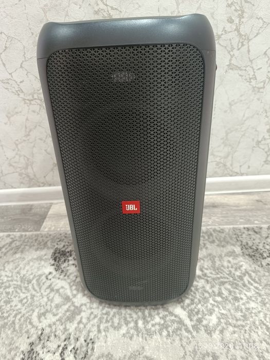 Продам JBL party box 100.